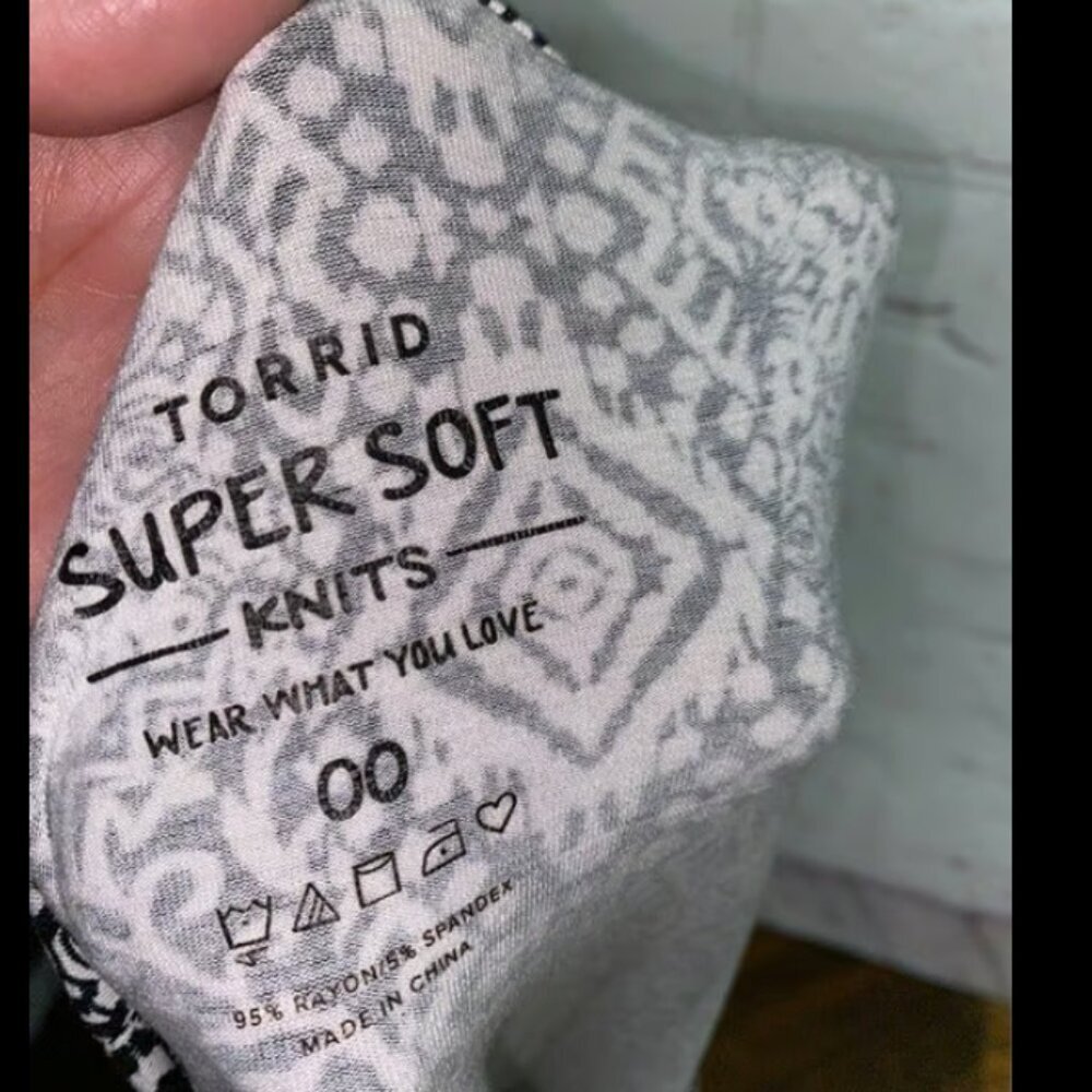!Sz.00,Sz.10,Sz.M/L*Torrid*Black/White IKAT Tank top--Button-Front - Picture 7 of 7